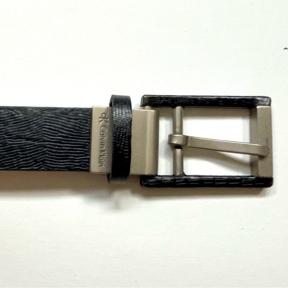 EUC 🖤 Calvin Klein Black Leather Belt – Textured Chevron Detail